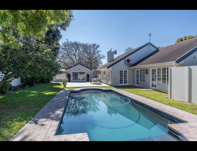 4 BEDROOM HOUSE FOR SALE IN CONSTANTIA